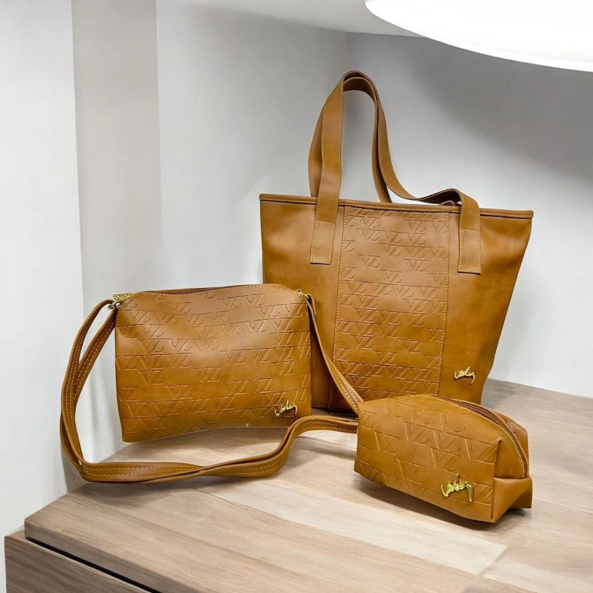 TRIO EN CUERO IBIZA - Image 2