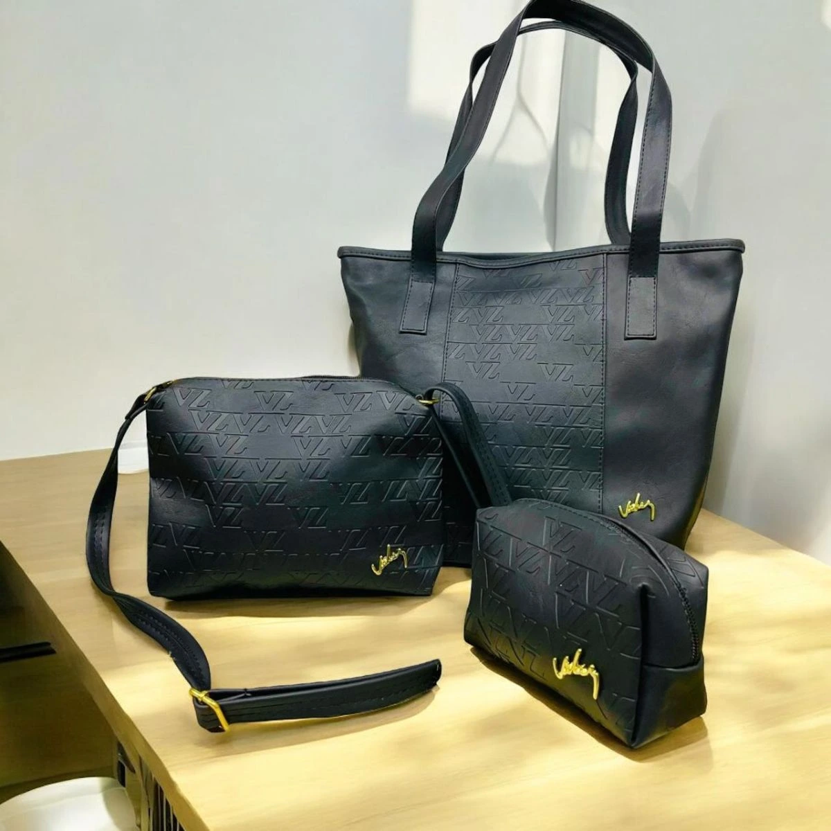 TRIO EN CUERO IBIZA - Image 4